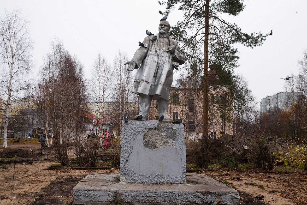 Соломбальский округ города архангельска. Памятник Ленину в Соломбале Архангельск. Памятник Ленину в Архангельске на площади. Ленин Соломбала. Памятник Ленину на площади Терехина Архангельск.